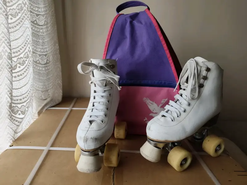 Patines de Cuatro Ruedas Blancos con Bolsa - 3