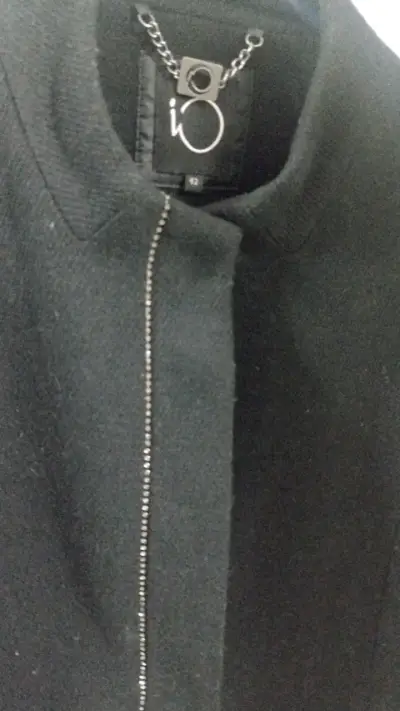 Abrigo negro elegante para mujer - miniatura 2