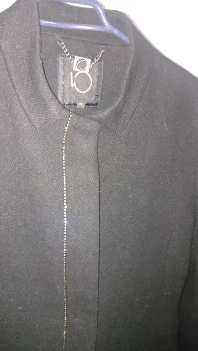 Abrigo negro elegante para mujer - miniatura 3