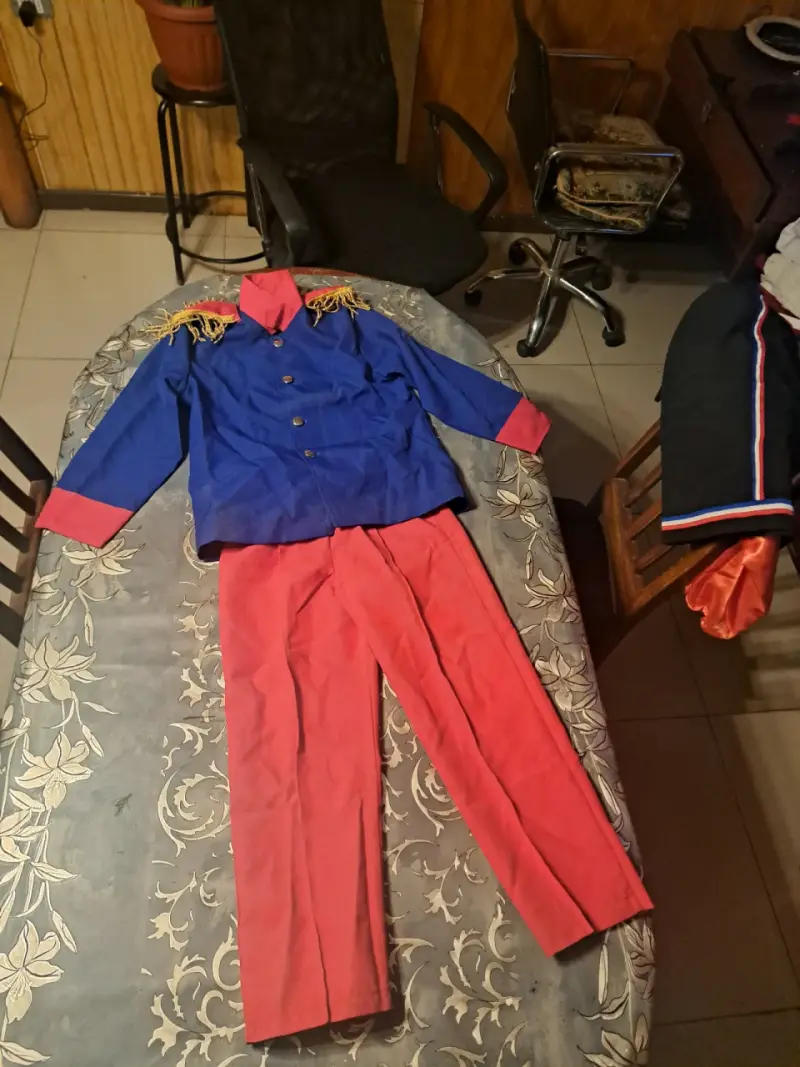 Disfraz de soldado azul y rojo para niño