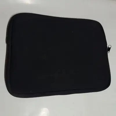 Funda negra para laptop 14 pulgadas - miniatura 3