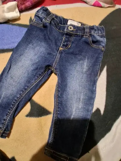 Jeans de bebé Colloky talla 6-9 meses - miniatura 1