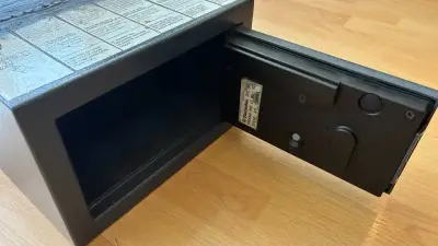 Caja fuerte electrónica Electrolux - miniatura 2
