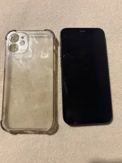 iPhone 12 negro con funda protectora - miniatura 4