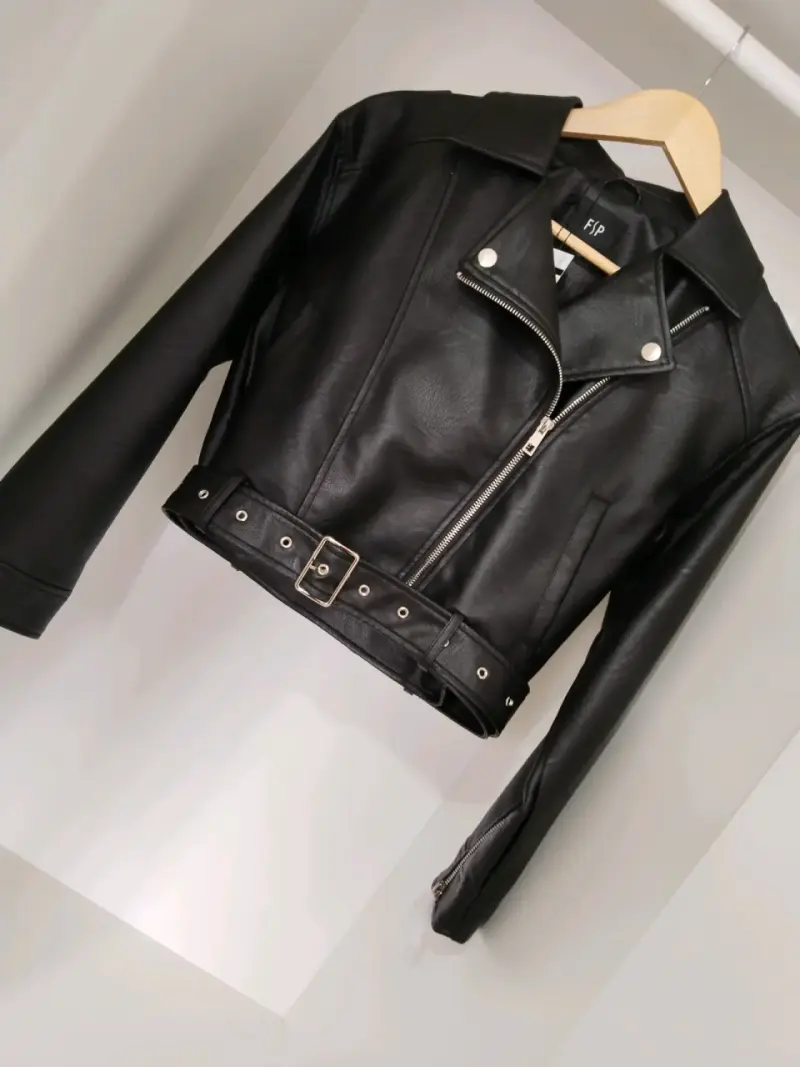 Chaqueta de cuero negra estilo biker para mujer - 2