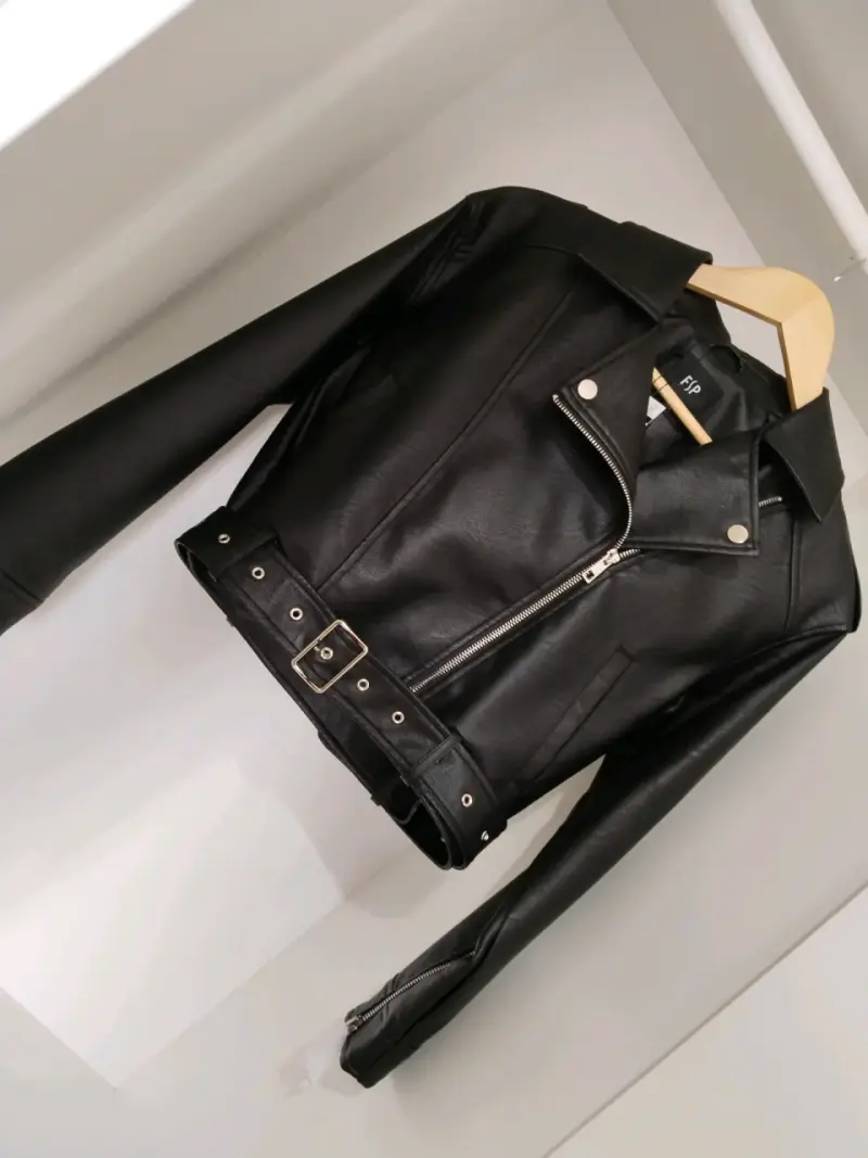 Chaqueta de cuero negra estilo biker para mujer - 3