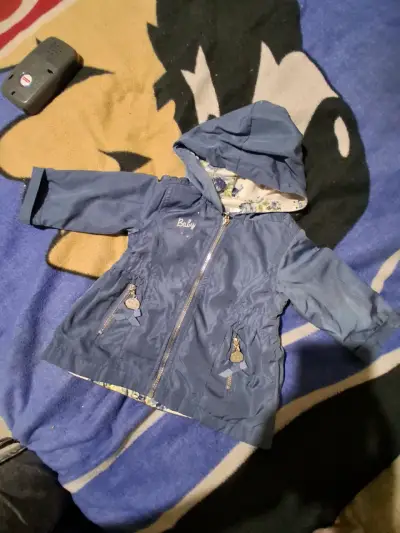 Chaqueta azul para bebé con capucha - miniatura 1