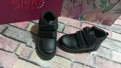 Zapatos de niña esta todo nuevo - miniatura 3