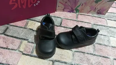 Zapatos de niña esta todo nuevo - miniatura 5