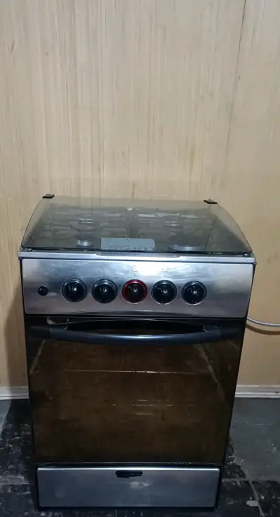 Cocina a gas de 4 quemadores con horno - miniatura 1