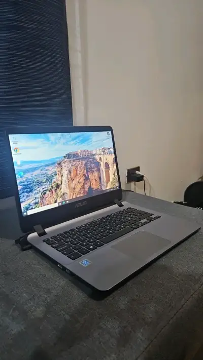 Notebook ASUS con pantalla HD y procesador Intel - miniatura 2