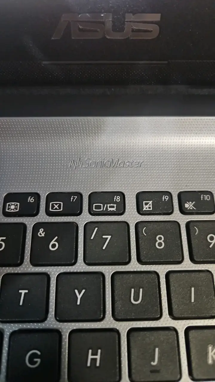 Notebook ASUS con pantalla HD y procesador Intel - 5