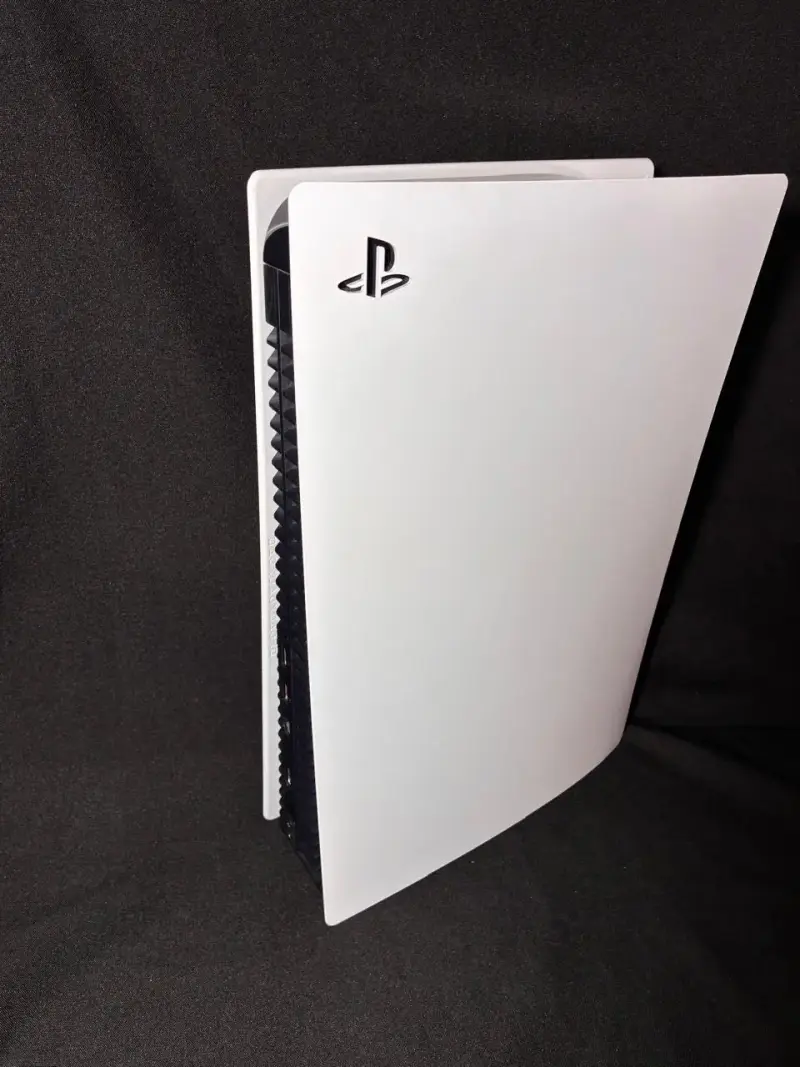 Consola PlayStation 5 con dos controles - 1
