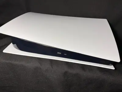 Consola PlayStation 5 con dos controles - miniatura 3