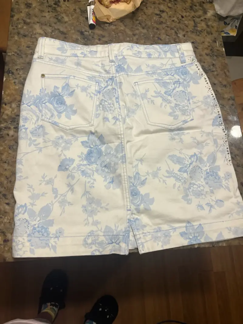 Falda jeans floral blanca y azul River Woods