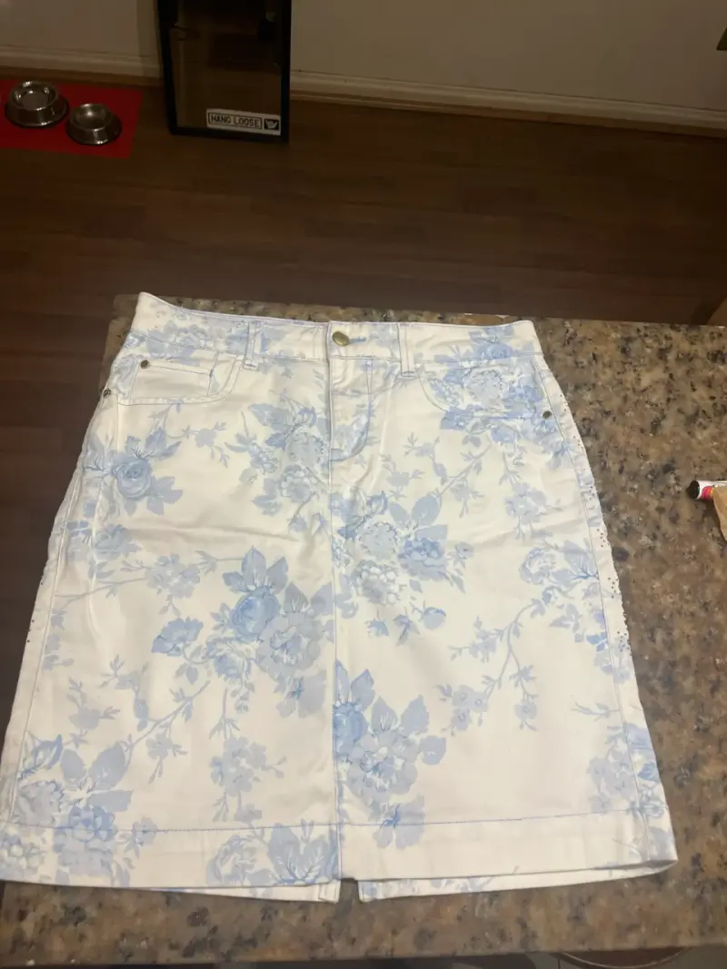 Falda jeans floral blanca y azul River Woods - 2