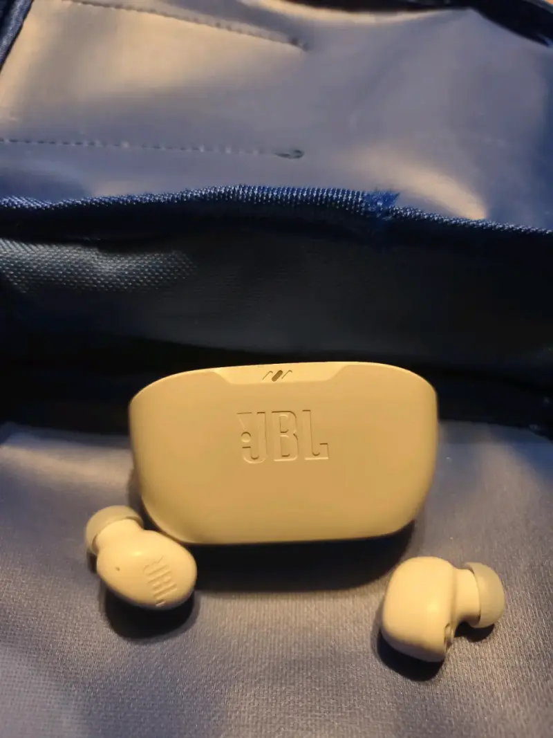 Audífonos inalámbricos JBL color blanco - 3