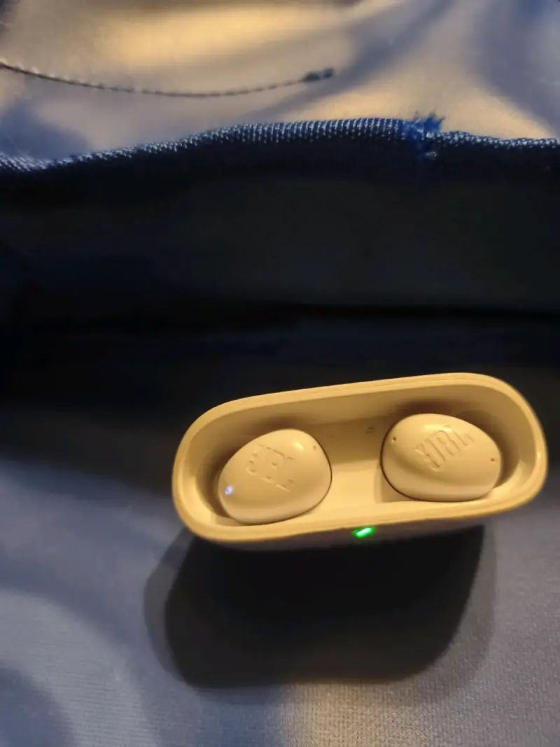 Audífonos inalámbricos JBL color blanco - 4