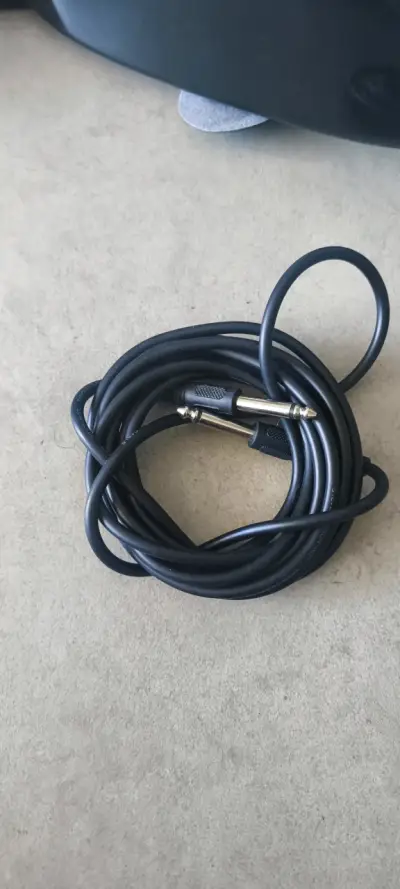 Guitarra eléctrica con amplificador y cable - miniatura 2
