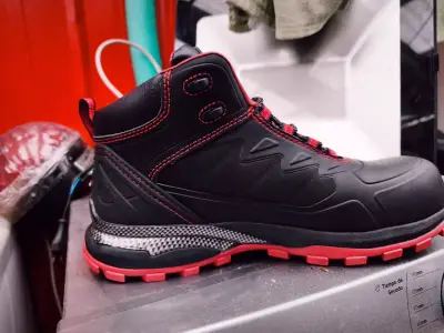 Botas de seguridad impermeables negras y rojas - miniatura 4