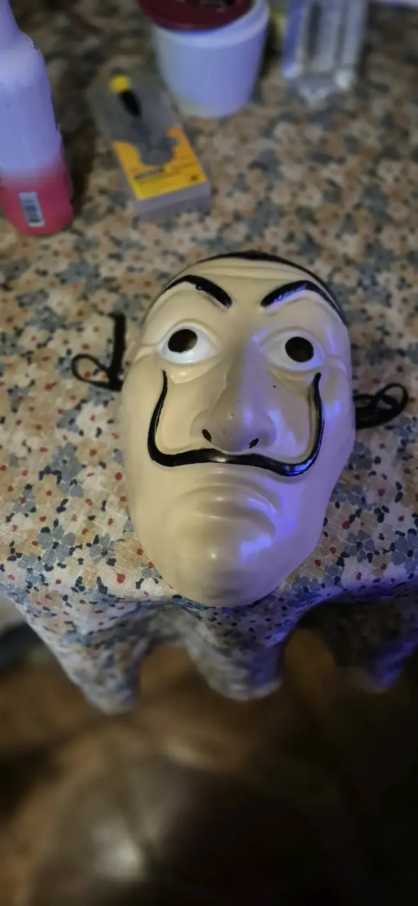 Máscara y disfraz rojo de La Casa de Papel - 2