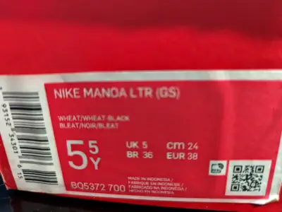 Botas Nike Manoa LTR GS color trigo para niños - miniatura 2