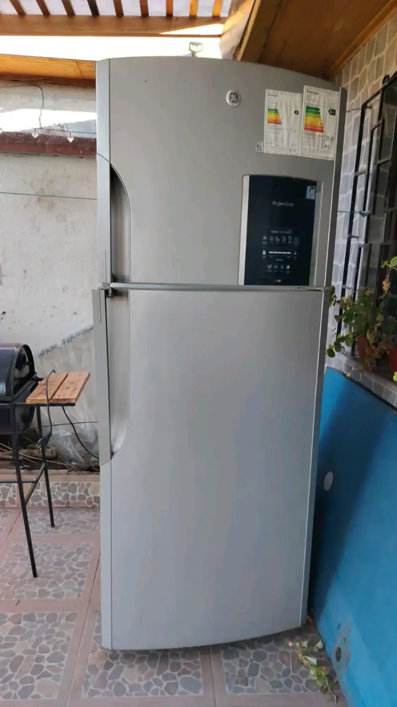 Refrigerador GE In-genious con Zona Express Chill - 1