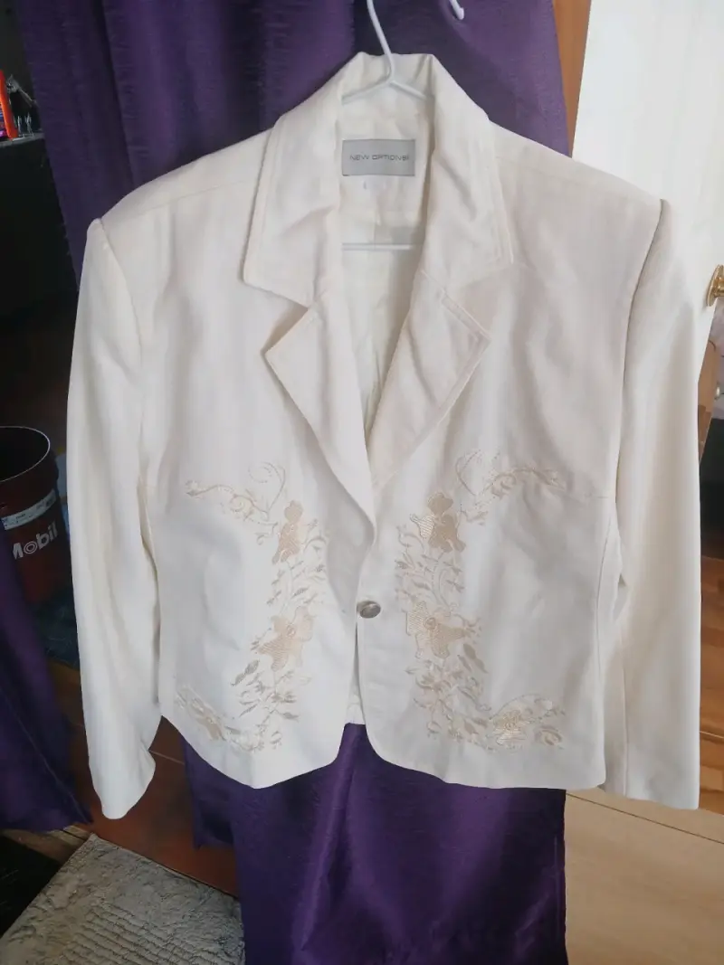 Chaqueta blanca bordada para mujer New Options
