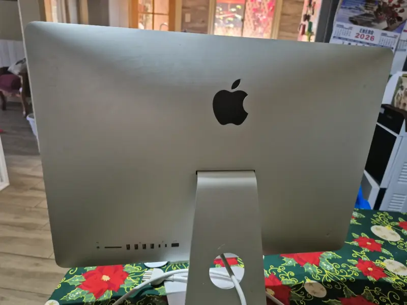 iMac Retina 4K 21.5-inch 2019 con teclado y mouse - 3