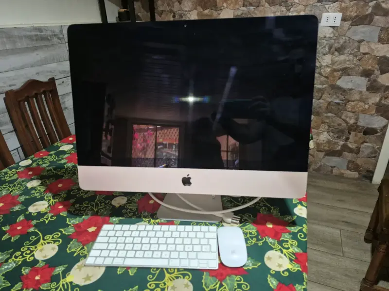iMac Retina 4K 21.5-inch 2019 con teclado y mouse - 5