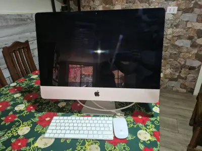 iMac Retina 4K 21.5-inch 2019 con teclado y mouse - miniatura 5