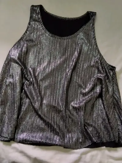 Polera sin mangas plateada brillante para mujer - miniatura 1