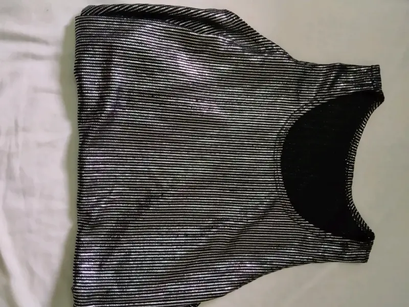Polera sin mangas plateada brillante para mujer - 2