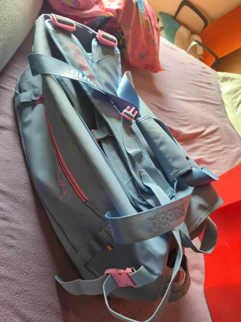 Bolso deportivo Bubba celeste con detalles rosados - 2