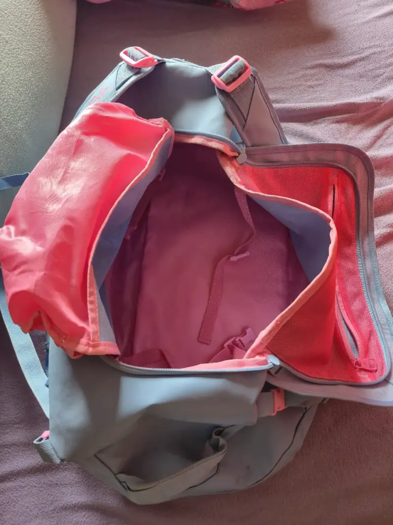 Bolso deportivo Bubba celeste con detalles rosados - 4