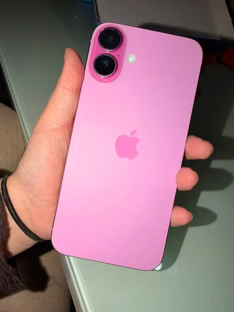 iPhone 16 plus rosa en buen estado - 3