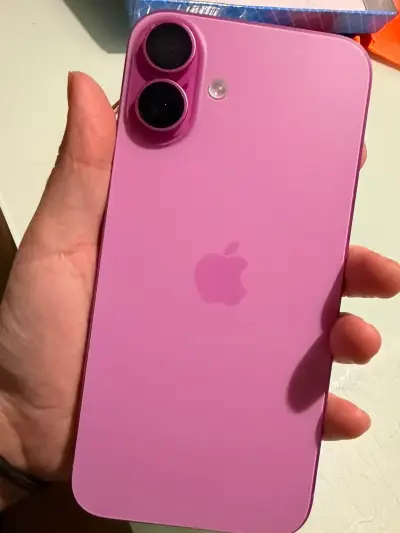 iPhone 16 plus  rosa en buen estado - miniatura 4