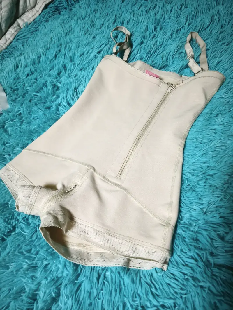 Faja reductora beige con tirantes ajustables - 1