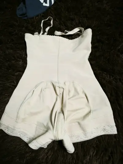 Faja reductora beige con tirantes ajustables - miniatura 2