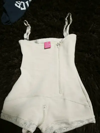 Faja reductora beige con tirantes ajustables - miniatura 3