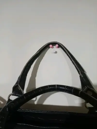 Bolso de mano con textura cuero cocodrilo - miniatura 4
