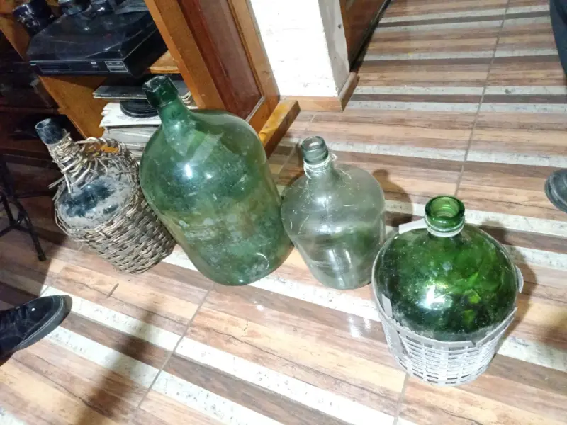 Botellones de vidrio antiguos para decoración - 1