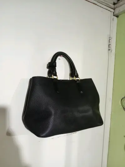 Bolso de mano negro elegante - miniatura 2