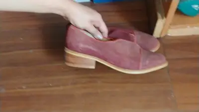 Zapatos de cuero rosados con tacón bajo - miniatura 1