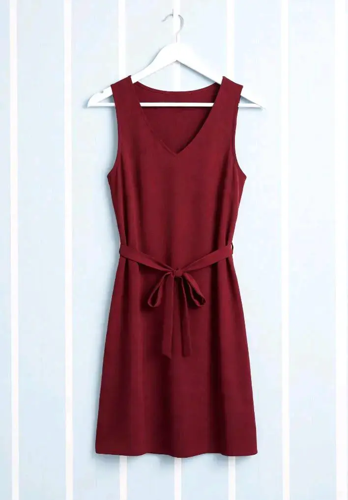 Vestido corto burdeos con cinturón - 2
