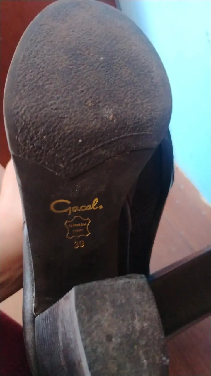 Botas de cuero negras con hebilla dorada - 4