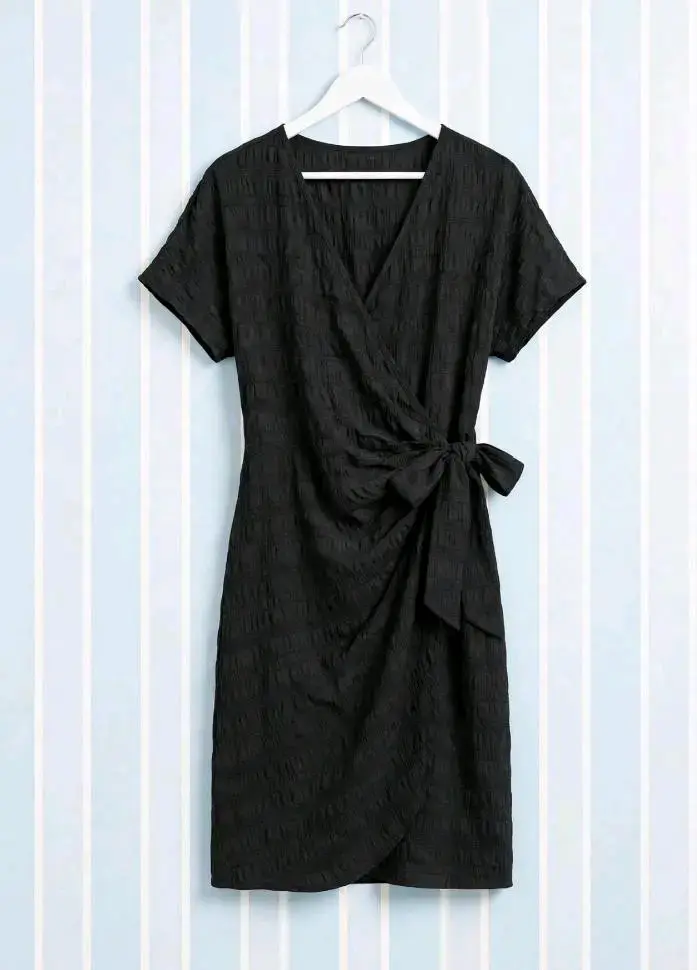 Vestido negro cruzado elegante para mujer - 2