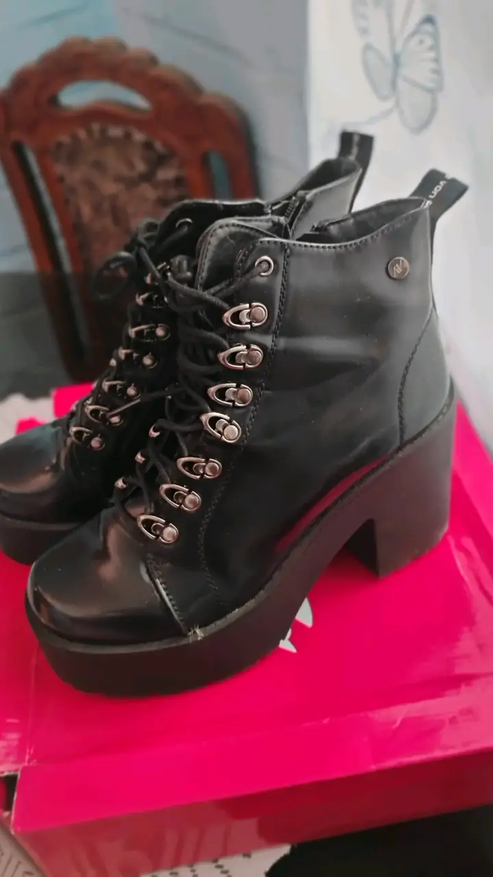 Botines negros de charol con plataforma - 2