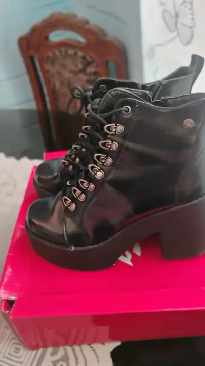 Botines negros de charol con plataforma - miniatura 3