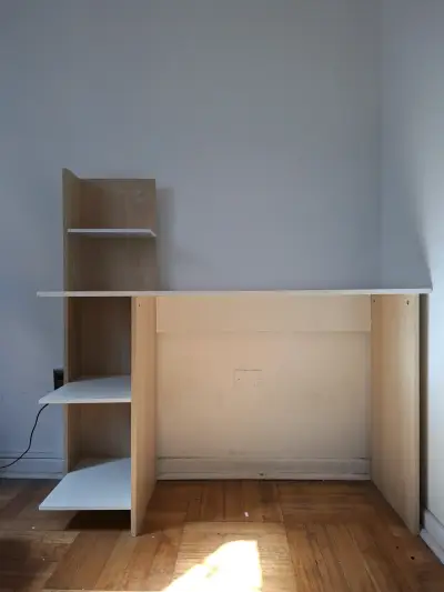 Escritorio de madera con estantes laterales - miniatura 1